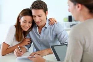 what does a mortgage broker do